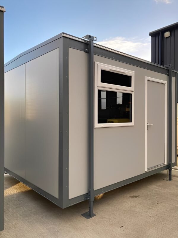 12ft x 10ft Jackleg Cabin (Plastisol) – Portable Site Office