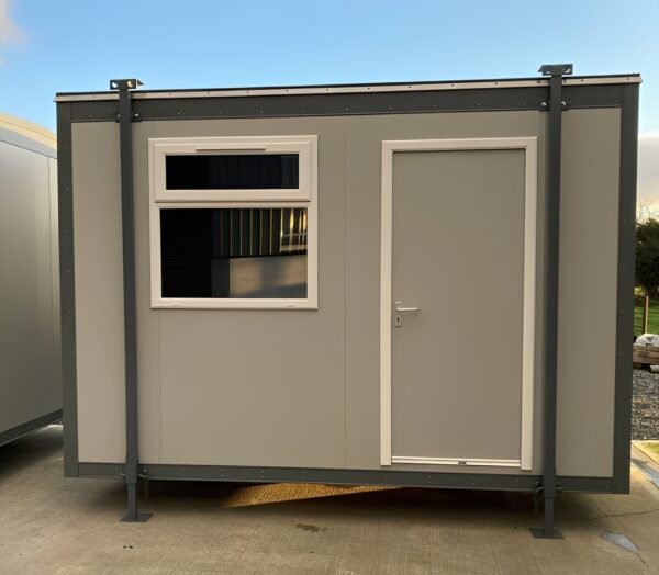 12ft x 10ft Jackleg Cabin (Plastisol) – Portable Site Office